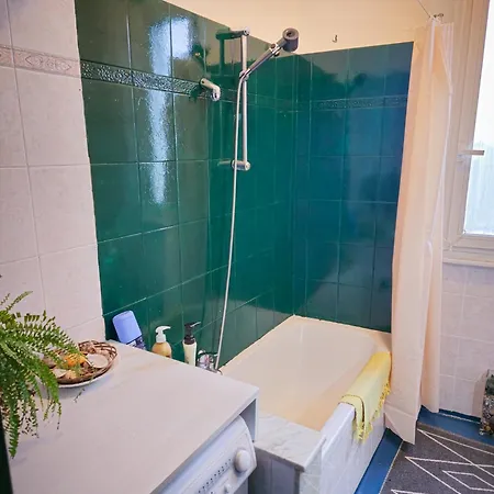 Of 3 In The Area Near To The Center Of