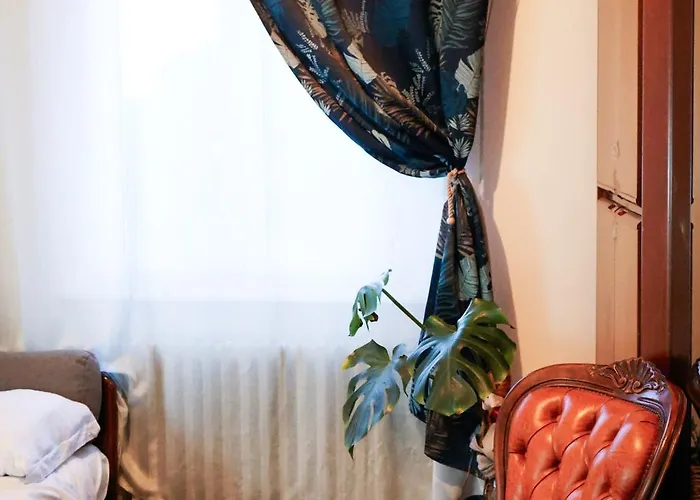 Of 3 In The Area Near To The Center Of